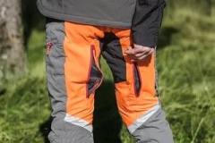 ventilacni zipy na zadni strane nohavic